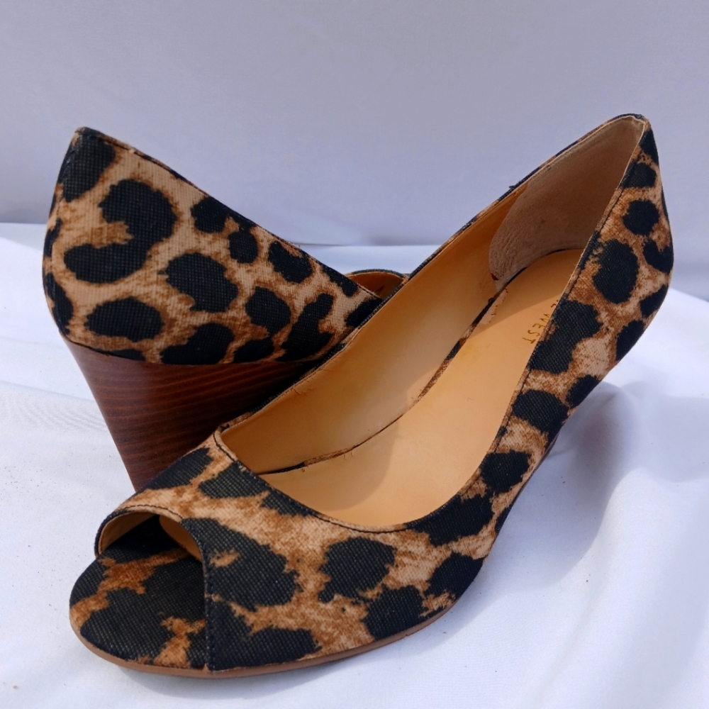 Nine West Leopard Peep-Toe Wedges – Size 9